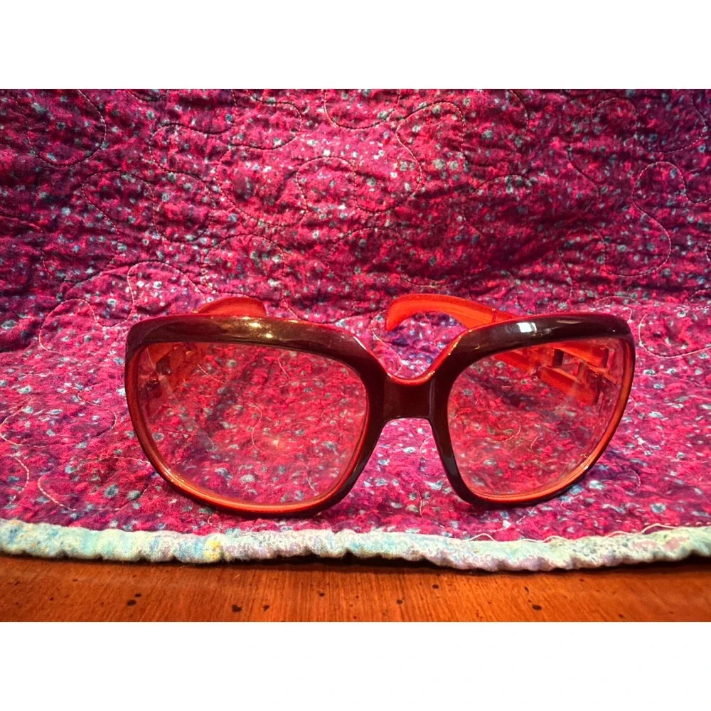 Y2K Retro Oversized Square Sunglasses Two Tone Red Chain Link 8208 Office Siren